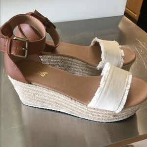 Platform sandal off white and tan